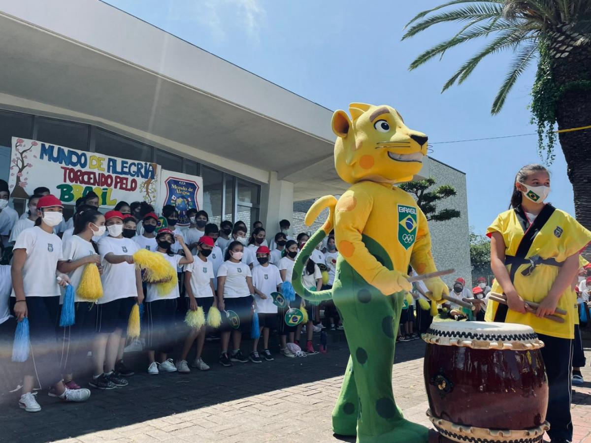 Ginga visita escola brasileira em Hamamatsu