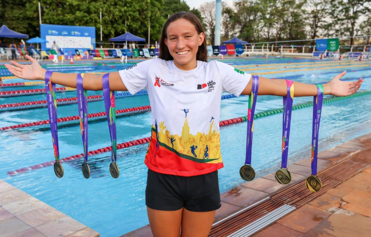 Fã de Fabíola Molina, aversão ao nado costas e 6 ouros nos Jogos da Juventude: conheça Larissa Borba, nova promessa da natação