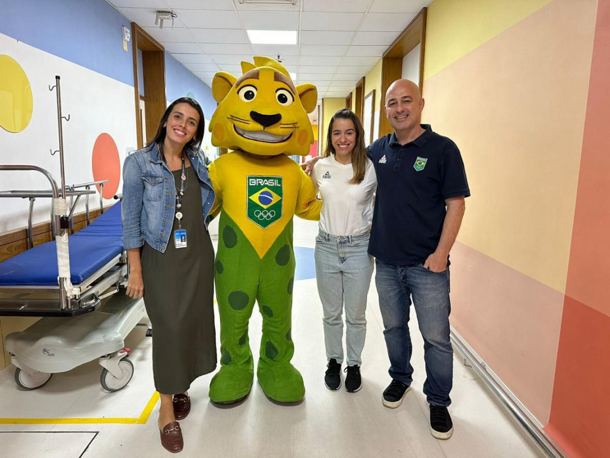 Em ação pelo Dia Olímpico, COB faz visita ao Instituto Nacional de Câncer com Giullia Penalber e Ginga