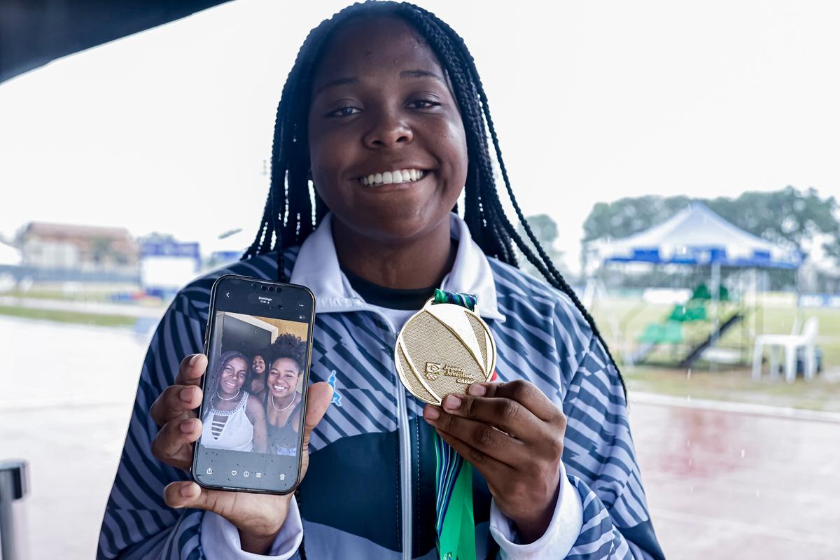 Marya Eduarda da Silva (MG) cumpre promessa à mãe e leva ouro no arremesso de peso