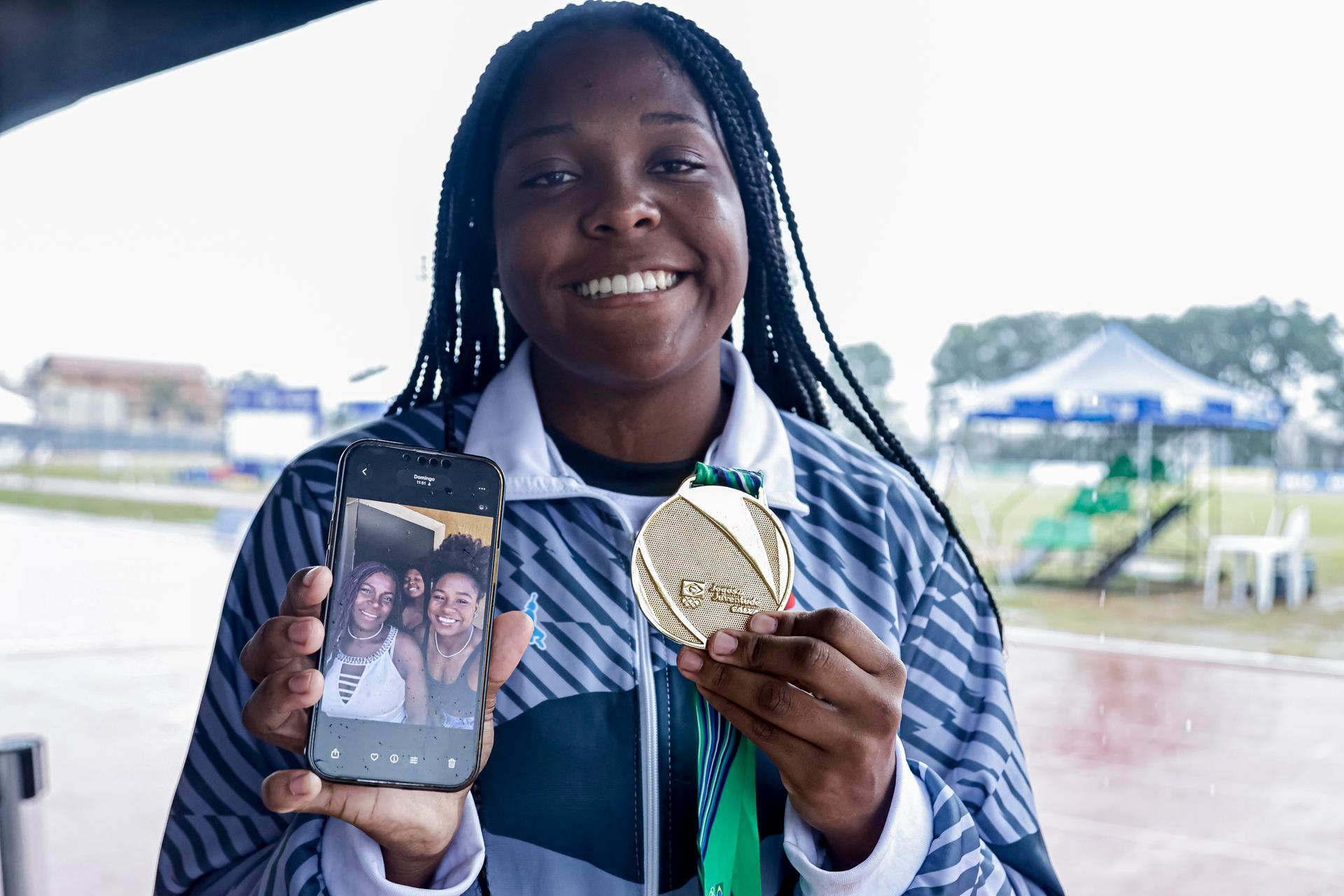Marya Eduarda da Silva (MG) cumpre promessa à mãe e leva ouro no arremesso de peso