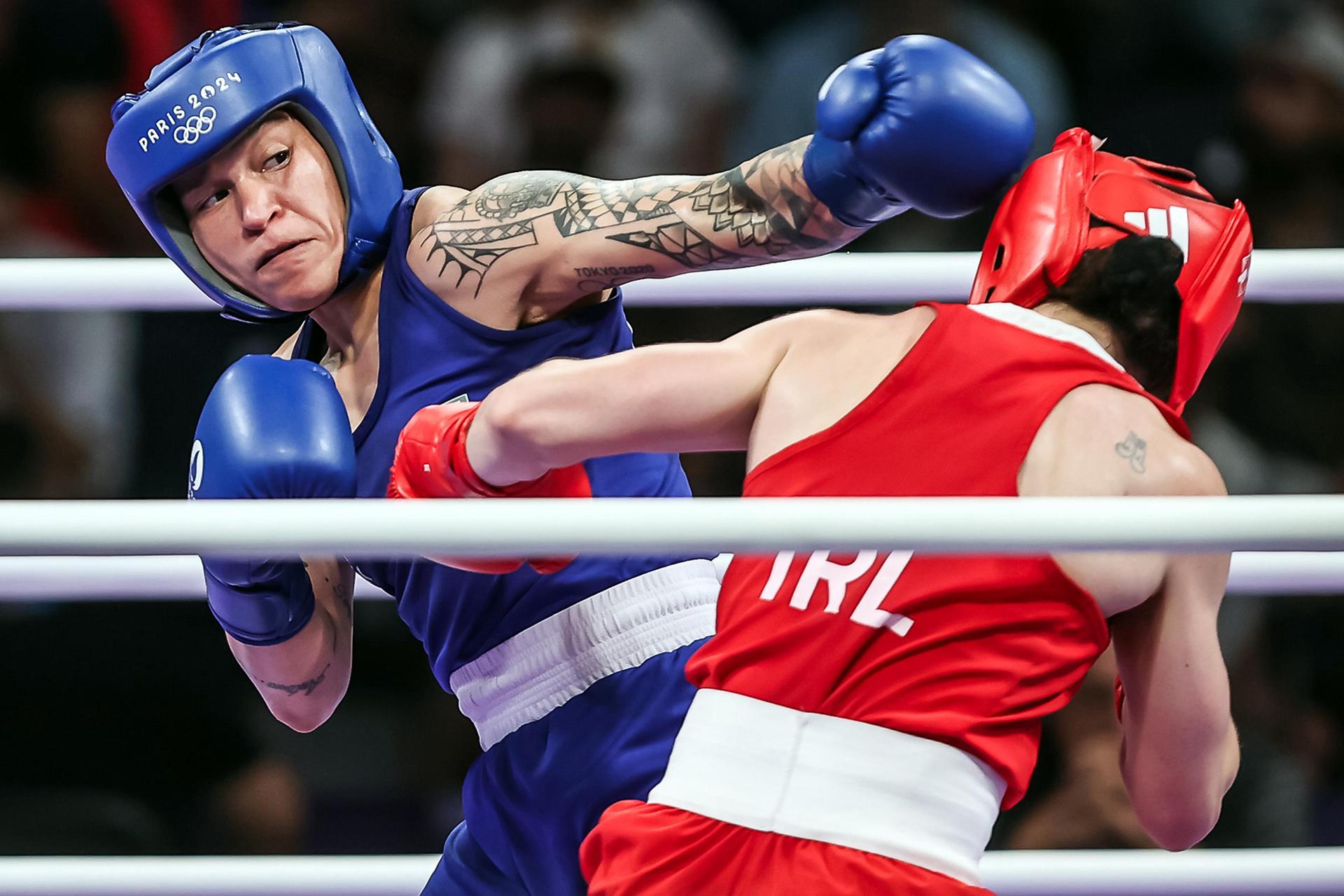 Bia Ferreira durante luta de boxe