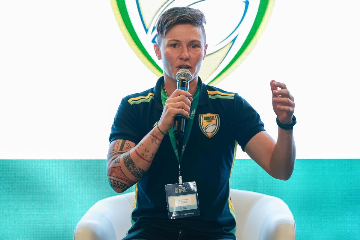 Primeiro dia da COB Expo destaca história de vida de Raquel Kochhann, do rugby, porta-bandeira do Brasil nos Jogos Olímpicos Paris 2024