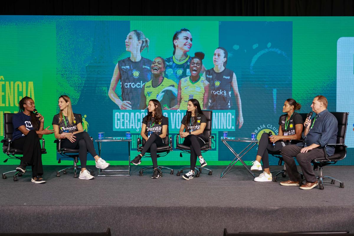 Estrelas do vôlei brasileiro dividem histórias de conquistas na COB Expo