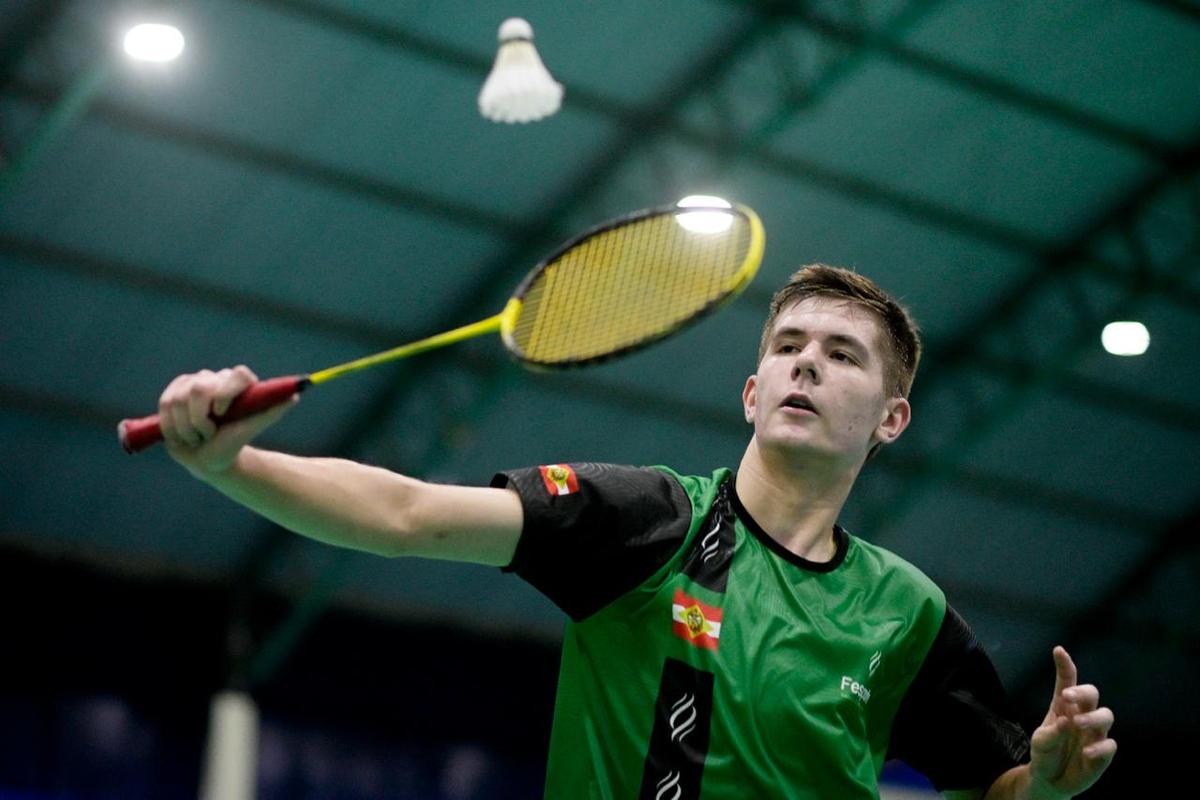 Caio Schoeffel (SC) leva legado familiar no badminton nos Jogos da Juventude CAIXA 2026