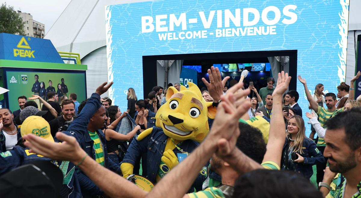 Casa Brasil tem prévia com show de Vitor Kley em celebração aos Jogos