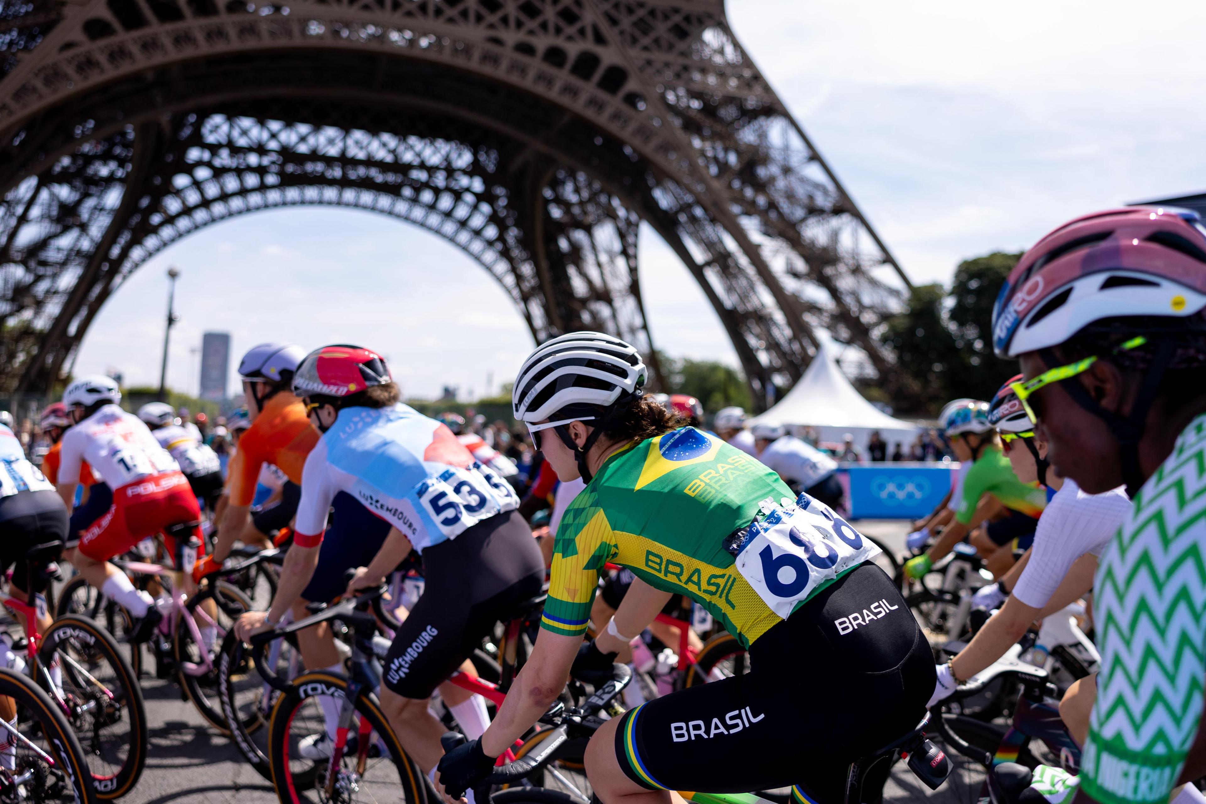 Aos 23 anos, Tota Magalhães supera os 158km do ciclismo estrada e já mira em Los Angeles 2028