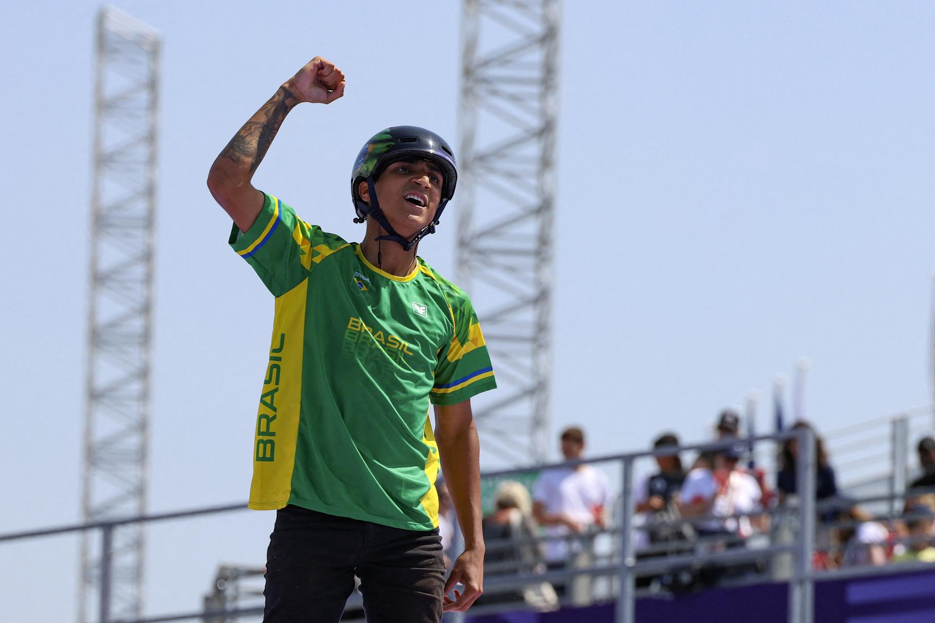 Gustavo Bala Loka comemora durante competição