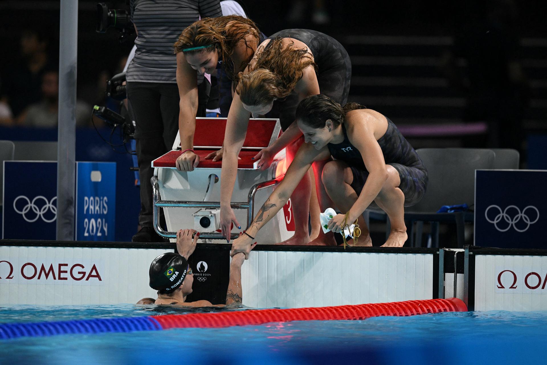 Nadadoras do Brasil comemoram classificação