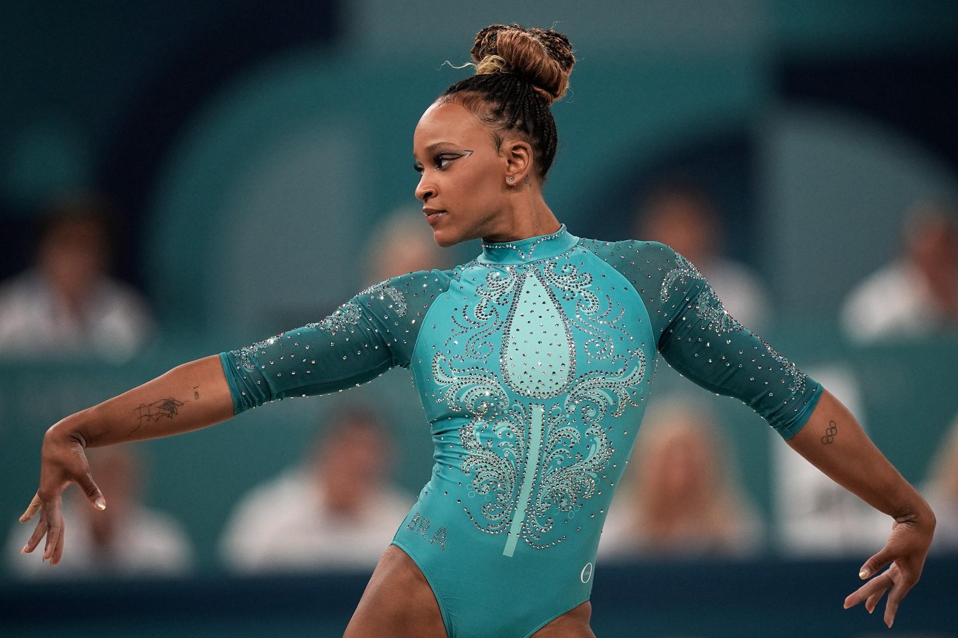 Na “última dança”, Rebeca Andrade é ouro no solo e se isola co