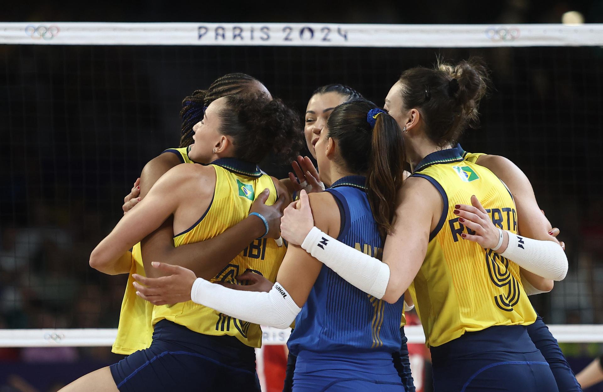 Vôlei Feminino comemora vitória em grupo