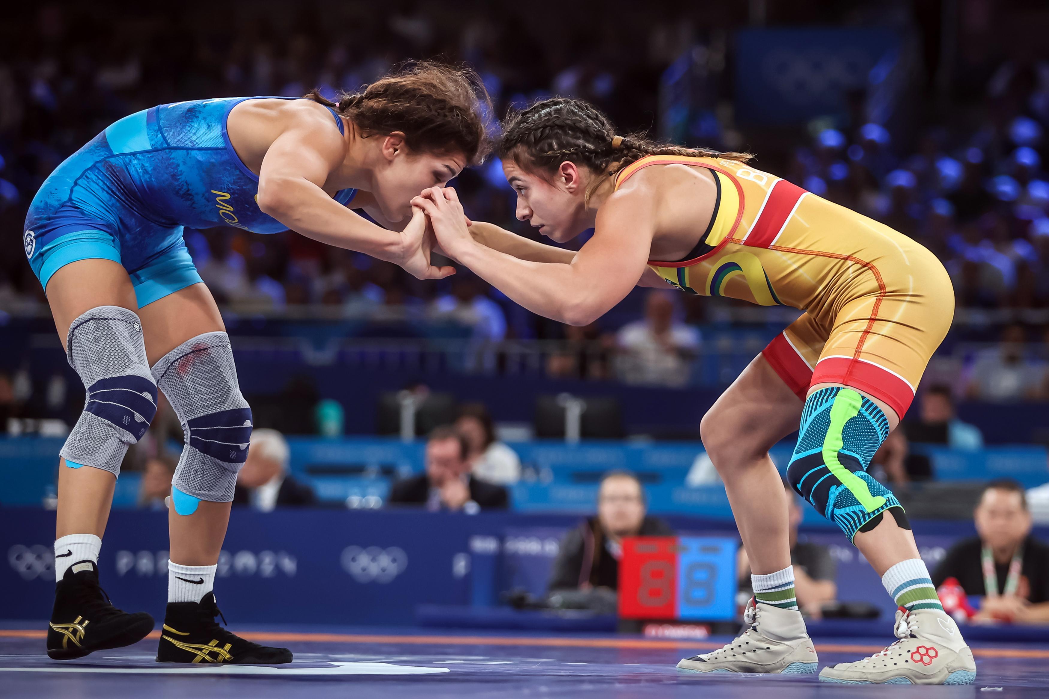 Giullia Penalber para nas quartas de final da luta livre e torce por vitória da adversária para seguir com chance de medalha