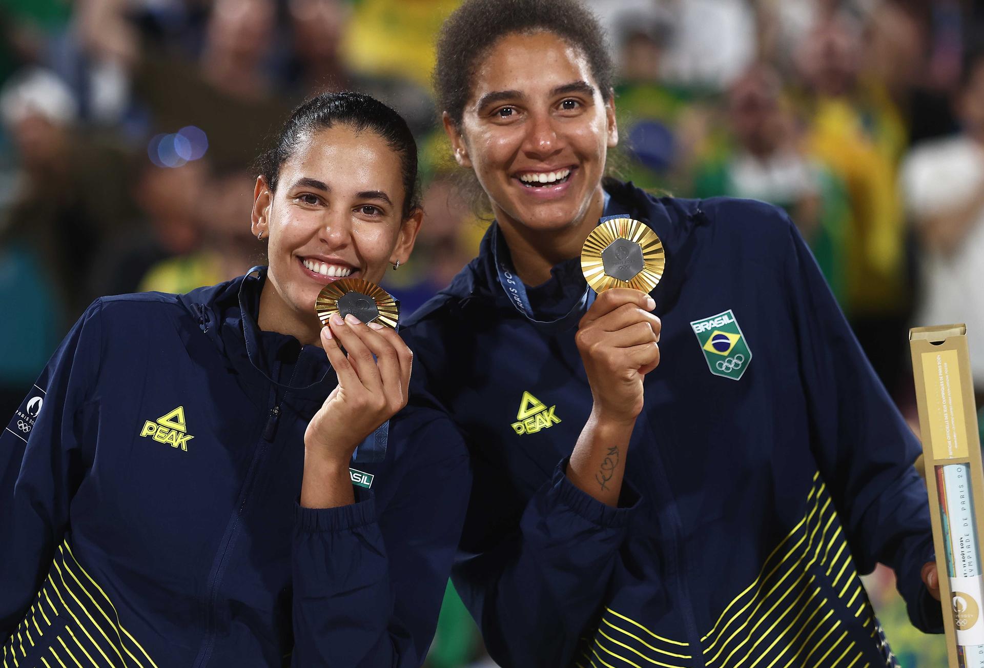 A dupla brasileira Duda e Ana Patrícia e vencem as canadenses Melissa e Brandie e conquistam a medalha de ouro. Foto: Luiza Moraes/COB.