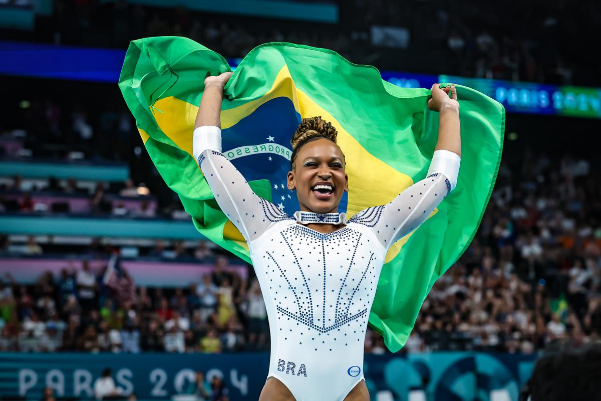 Rebeca Andrade é escolhida pelo COI para levar a Bandeira Olímpica no Desfile de Abertura de Milão-Cortina 2026