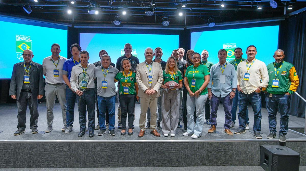 Representantes das novas Confederações Olímpicas e o Presidente do COB. Foto: Rafael Bello/COB