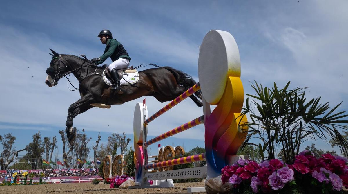 Jonne Roriz/COB Brasil conquista ouro por equipes no salto e gabarita as vagas do hipismo para Lima 2027